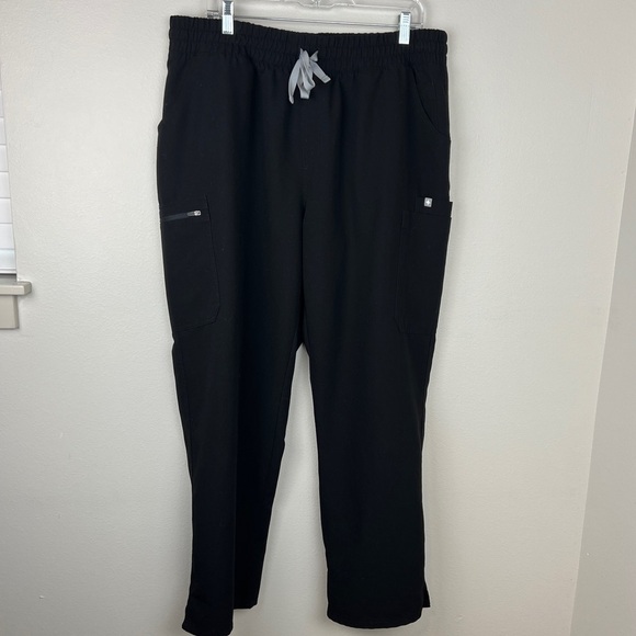 Figs Black Scrub Cargo Pants - Picture 2 of 4